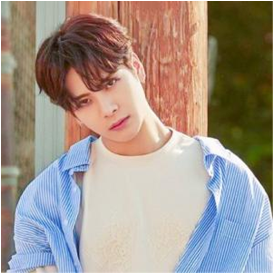 原来明星也这么不易，王嘉尔为了工作生病不就