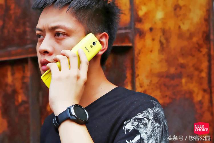 图赏丨斜面、滑盖，Nokia8110 4g复刻是不是给你返回了20年前？