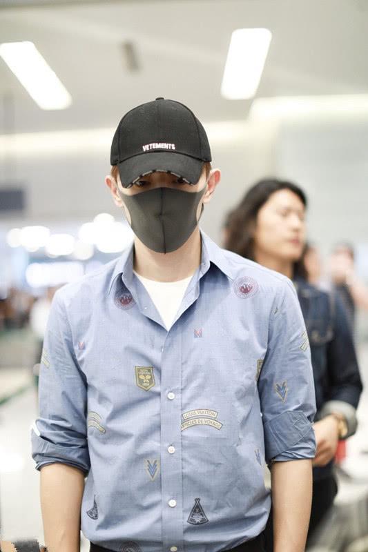 The person morale when Deng Lun shows a body is high really, close quarters looks, he grows white hair! 