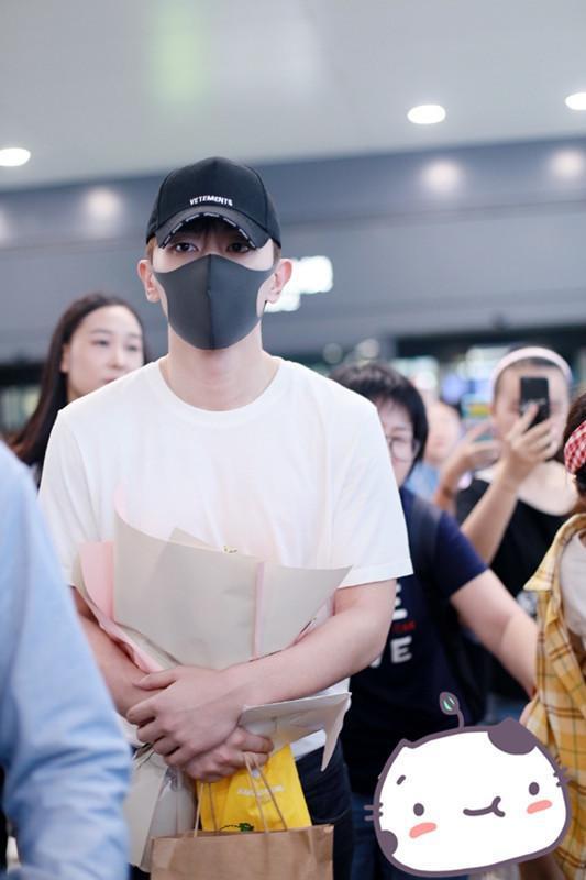 The person morale when Deng Lun shows a body is high really, close quarters looks, he grows white hair! 