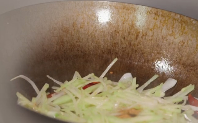 图片[7]-家常菜酸辣土豆丝做法 掌握火候很重要-起舞食谱网