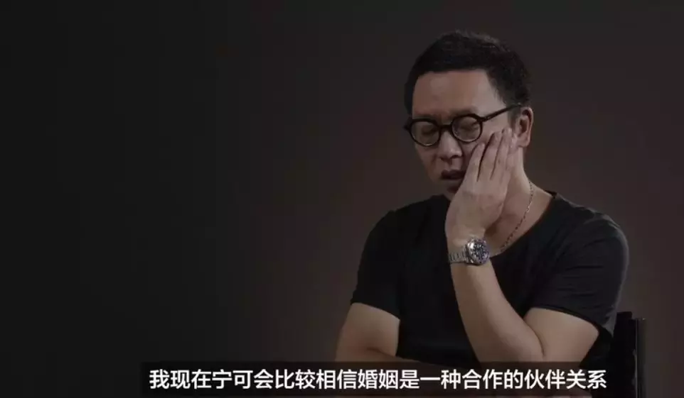 他花7年跟拍8对夫妻，那些笑着嫁给爱情的人，后来为什么哭了？