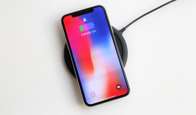 從8388跌至4699元，iPhone X減幅很誘惑，網(wǎng)民：沒(méi)有錢(qián)！再見(jiàn)了！