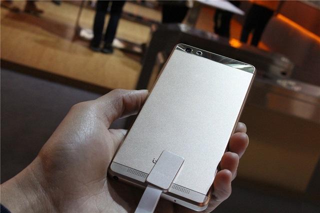 4000mAh 5.5英寸，全面屏手机商务手机已降到1099元将要撤出销售市场