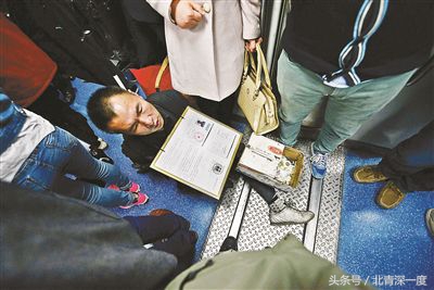 行乞者自称是北京地铁“老大” 遭曝光后被老家民政局接走