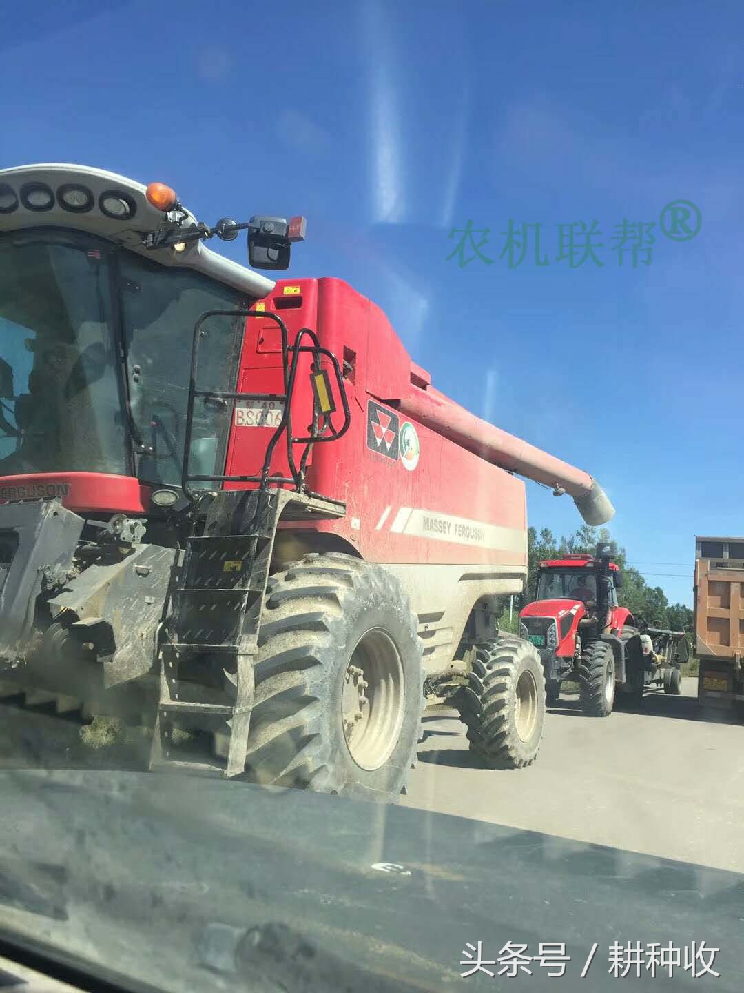 實(shí)拍我國(guó)西部地區(qū)引進(jìn)的世界級(jí)農(nóng)業(yè)機(jī)械，開(kāi)眼界了