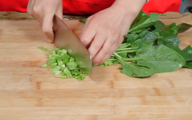 图片[2]-菠菜做凉粉方法 详细配方和比例  自己在家就能做-起舞食谱网