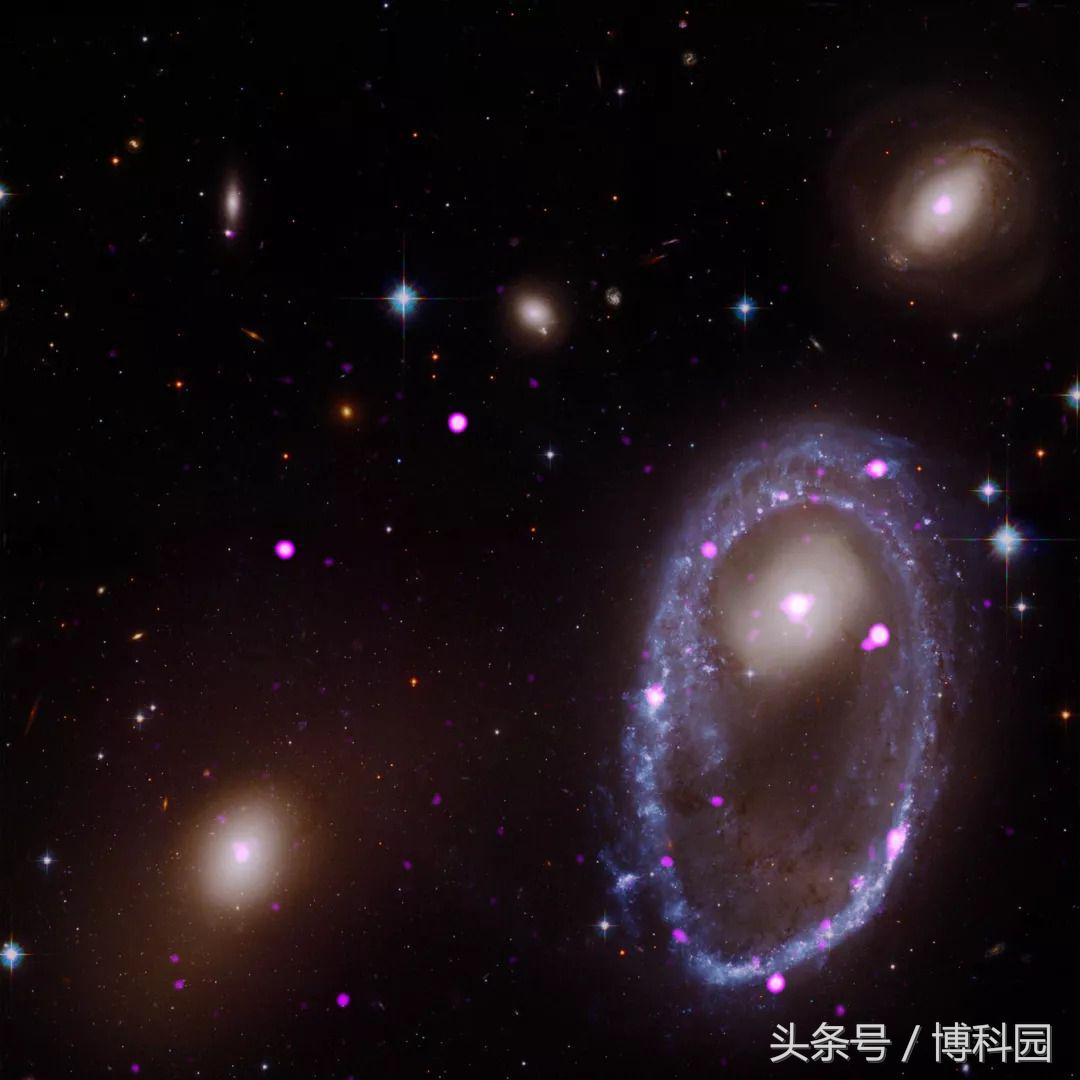 星系大碰撞，产生巨大的黑洞环