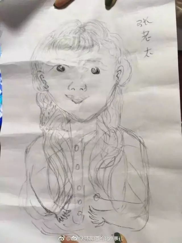 70岁老太苦练7年，终成“灵魂画手”，画谁不像谁，却爆红网络……