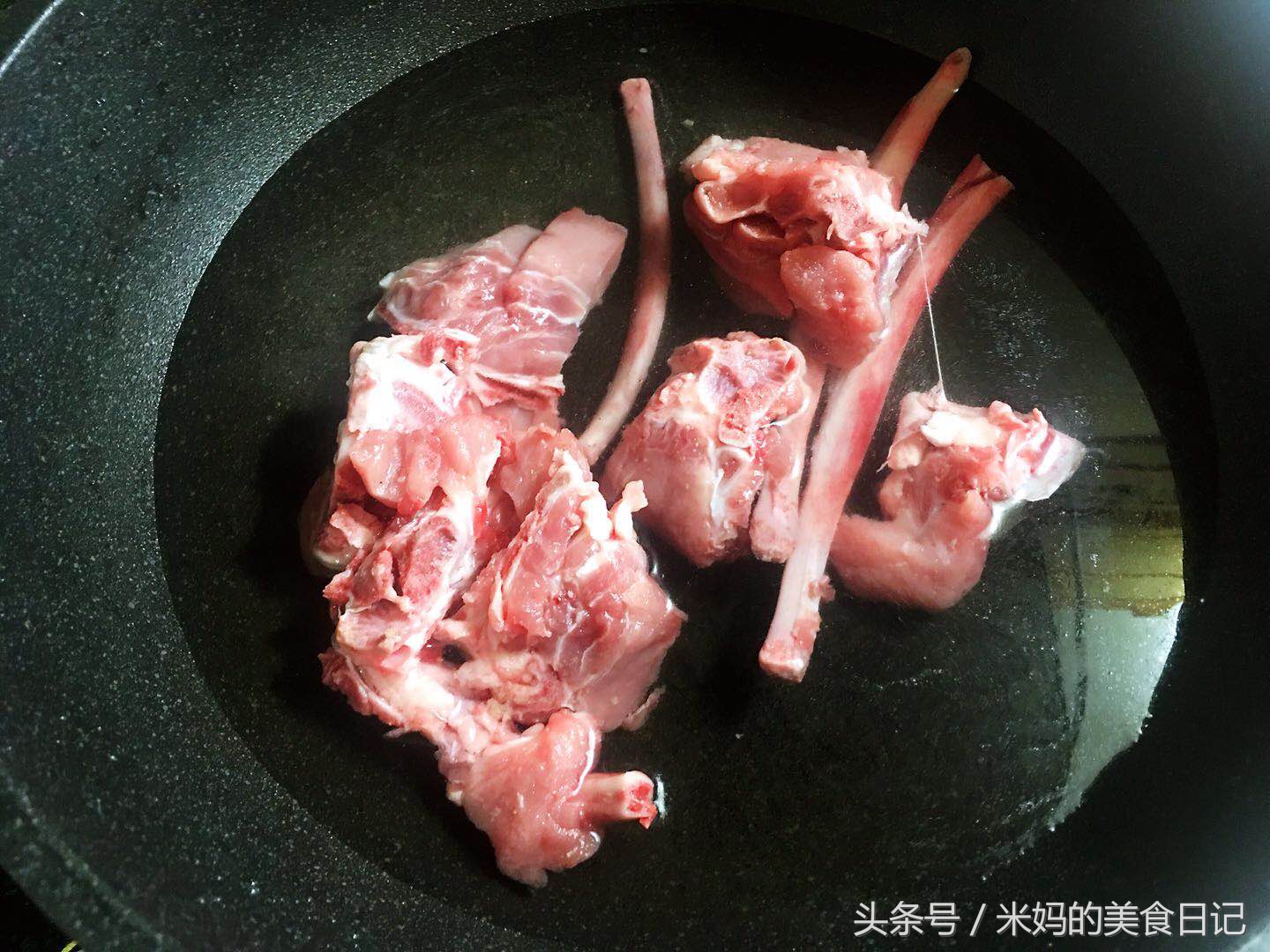 图片[5]-茨菇骨头汤做法步骤图 养胃润肺不闹病吃完暖全身-起舞食谱网