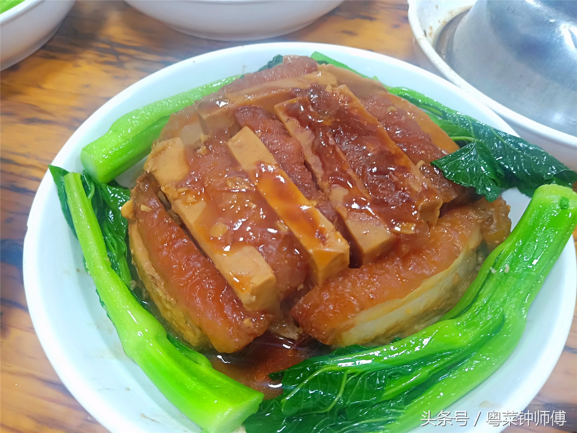 梅菜扣肉的做法視頻,梅菜扣肉的做法視頻教程