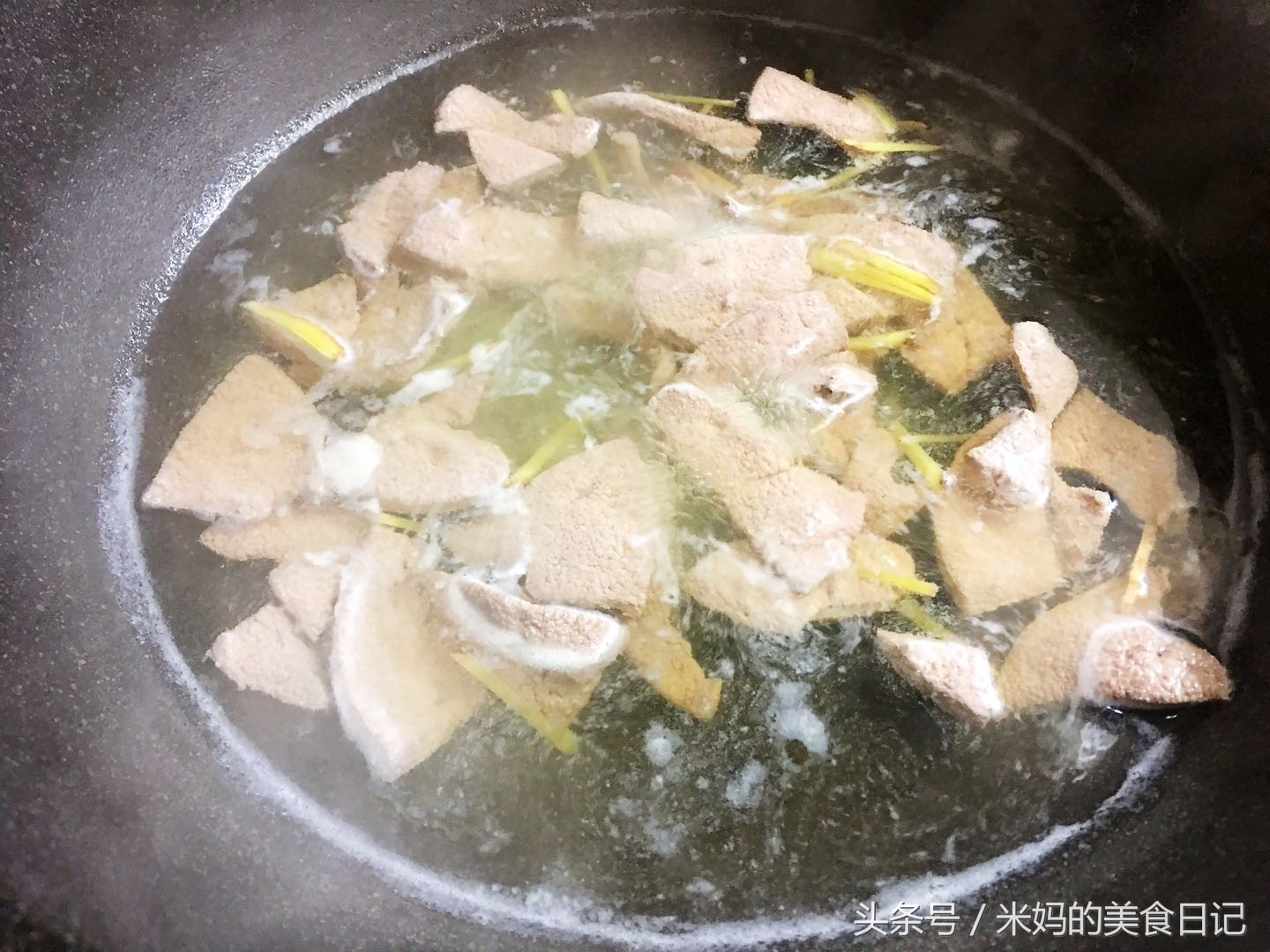 图片[8]-菠菜猪肝粥做法步骤图 养肝明目又补铁一碗下肚暖全身-起舞食谱网