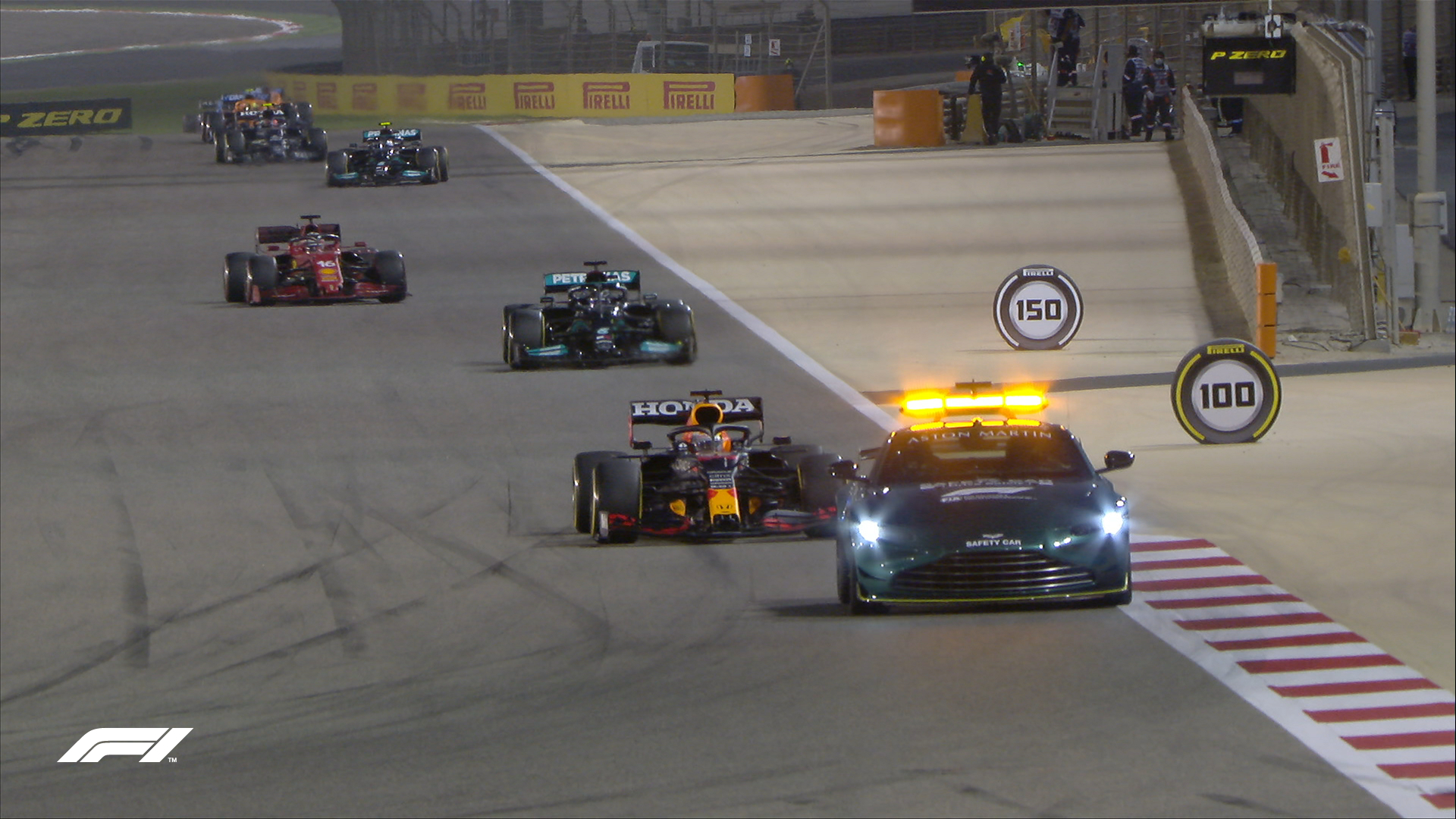 F1巴林站：汉密尔顿险胜维斯塔潘 奔驰F1终于寻到