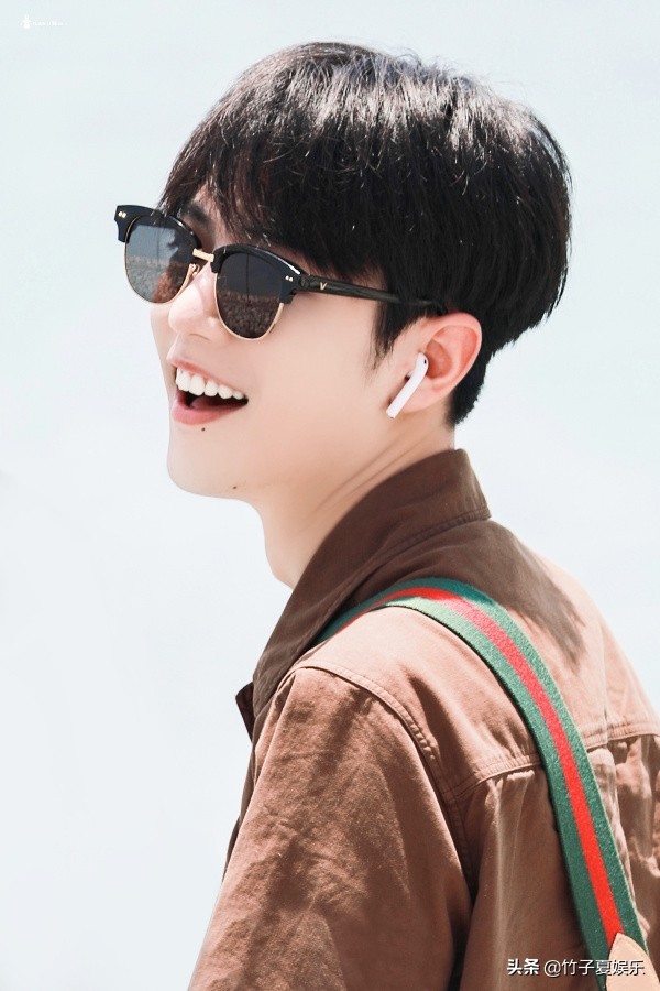 肖战最新杂志预售秒下架！35个问题直面争议，做