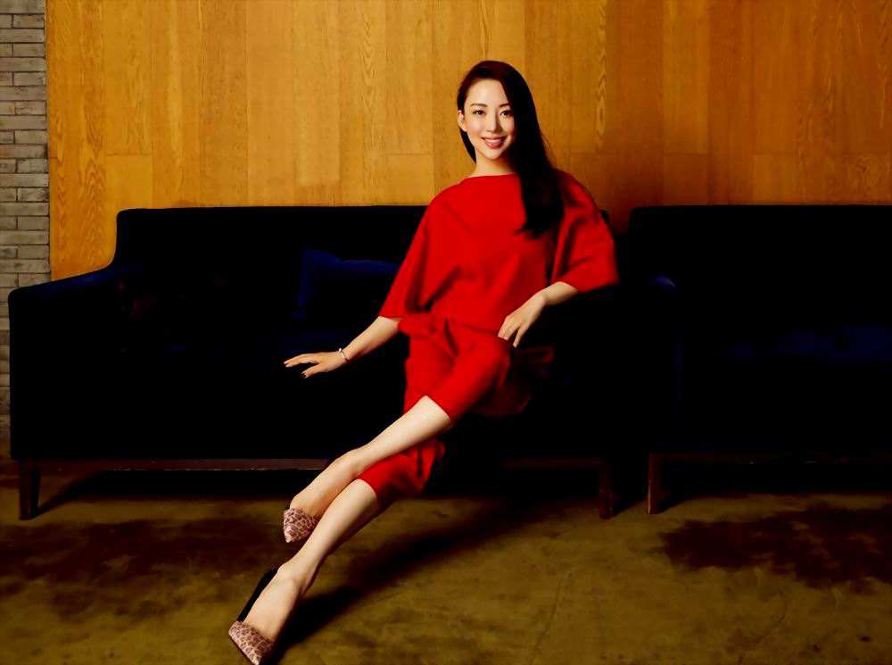 为何潘晓婷年近40还没结婚？看看她洗完澡的自拍