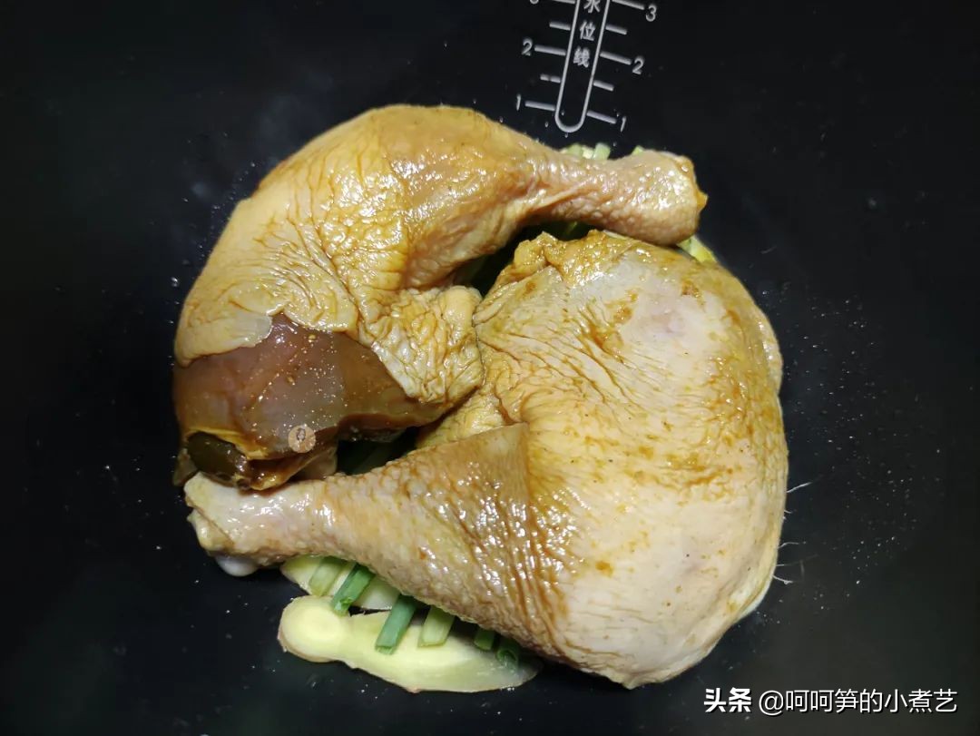 电饭煲盐焗鸡，手残党也能做出香喷喷的鸡腿肉，下饭刚刚好