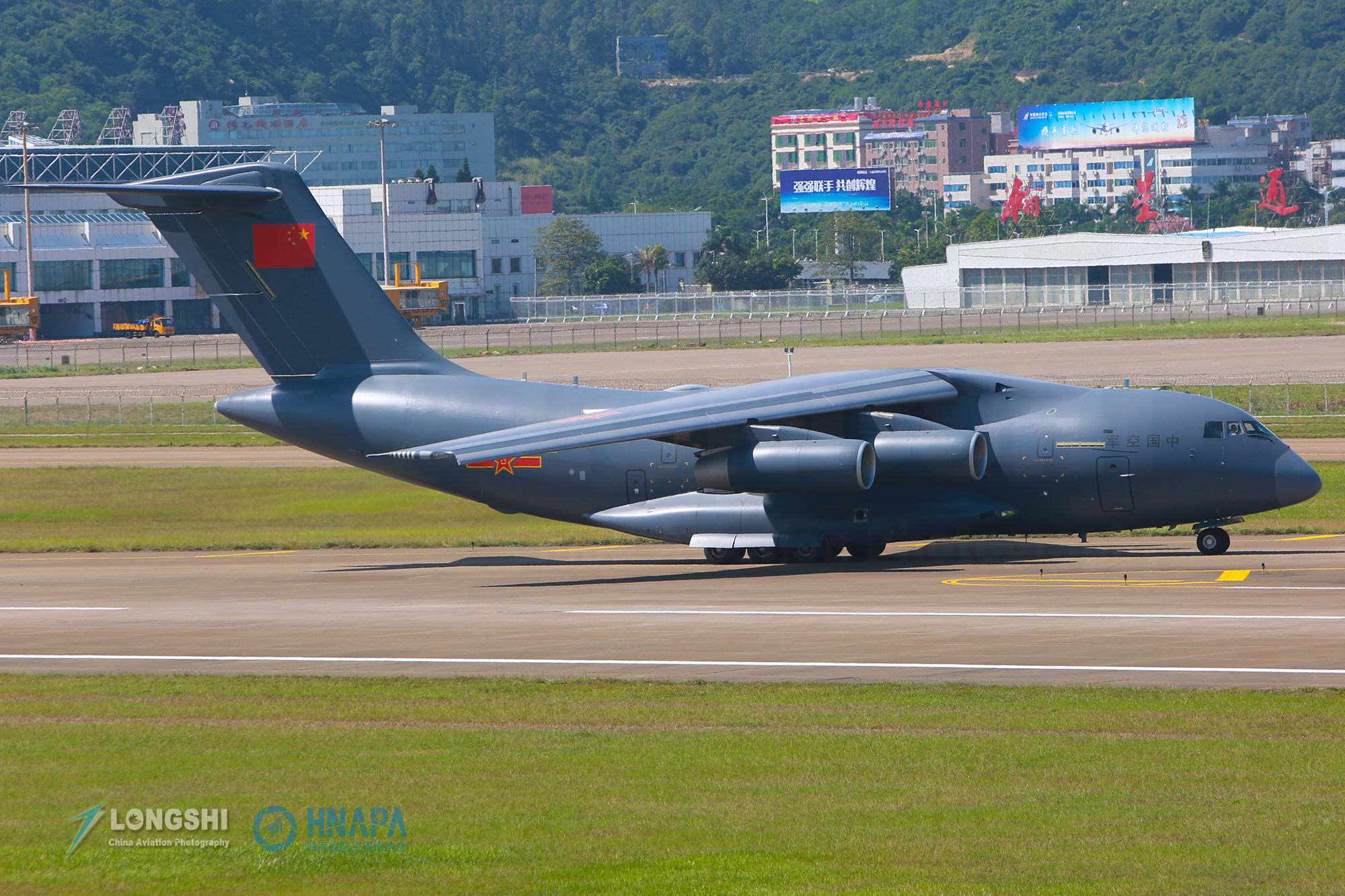 �ж����Ͼ��ݣ���ž���20��װ��Ͷ��ʵ��չʾ����������Ľ����˹