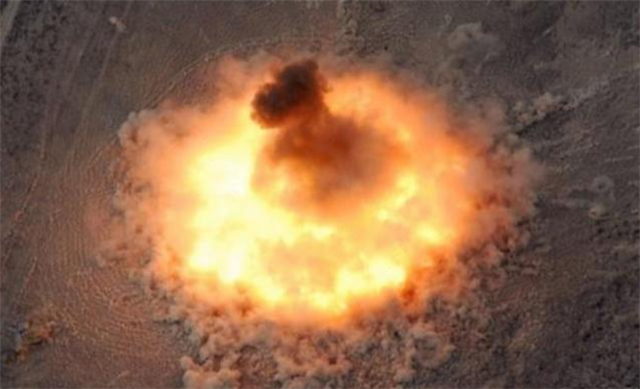 炸弹之母可以炸沉航母吗？我来告诉你