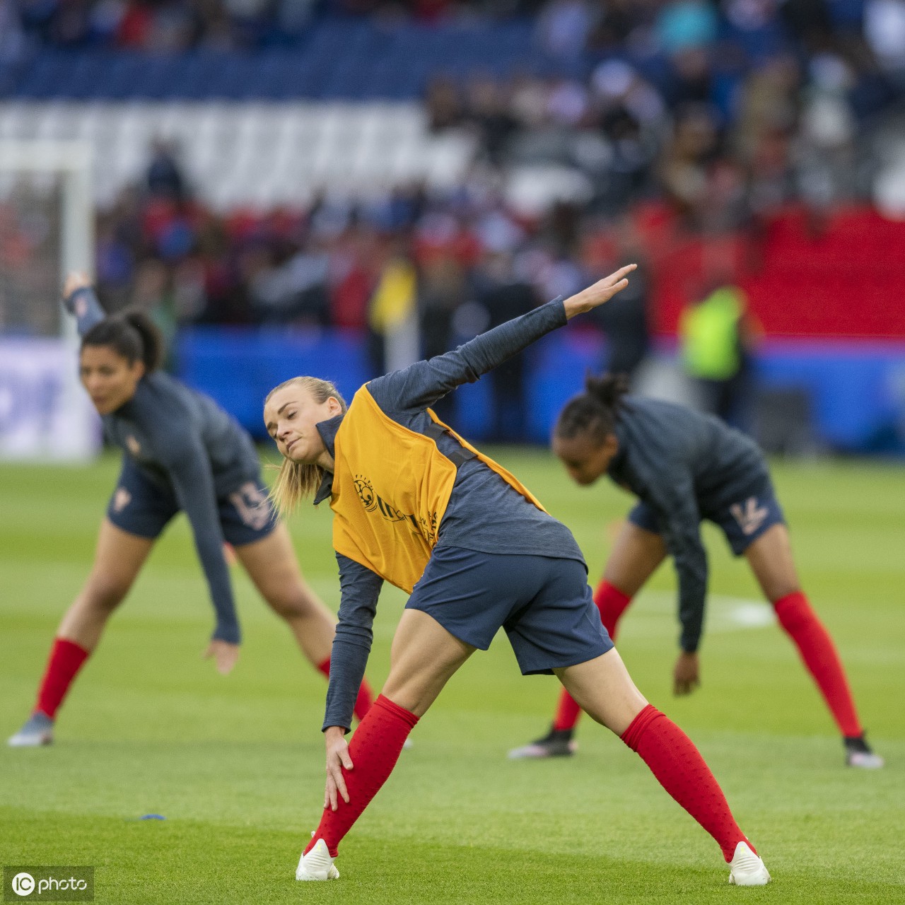 世界杯女性手机壁纸2018(2019年女子足球世界杯现场图片)