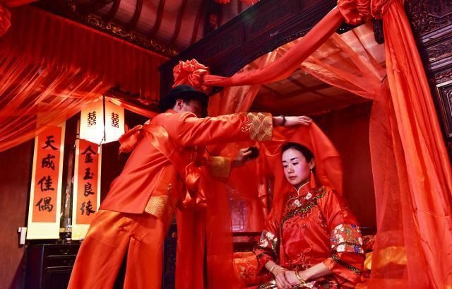 結婚當日婆婆抱怨嫁妝太少，新娘怒懟：一分彩禮沒給，咋好意思說