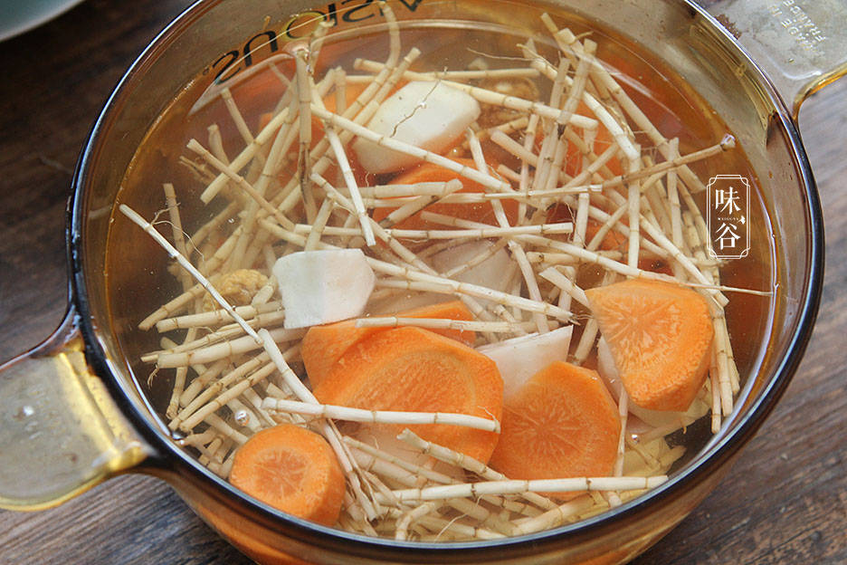 这四种食材一起煮，是糖水也是药，清热去暑气，三伏天上火要多喝