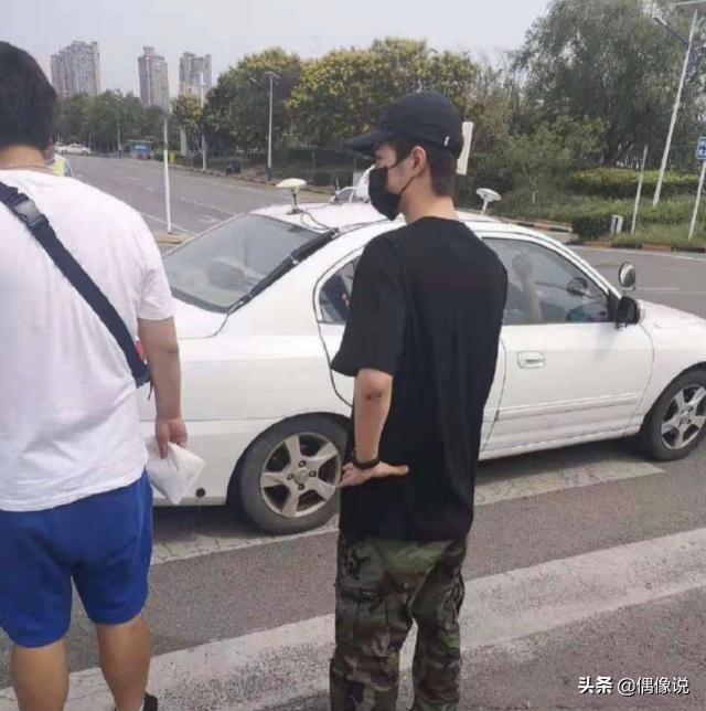 驾照|王一博拿到驾照 上面的备注暴露他的驾驶级别，终于转正了