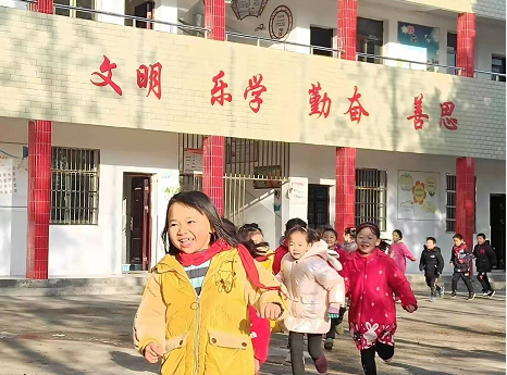 湖北武穴：四望山下好教育，德里桥上育英才