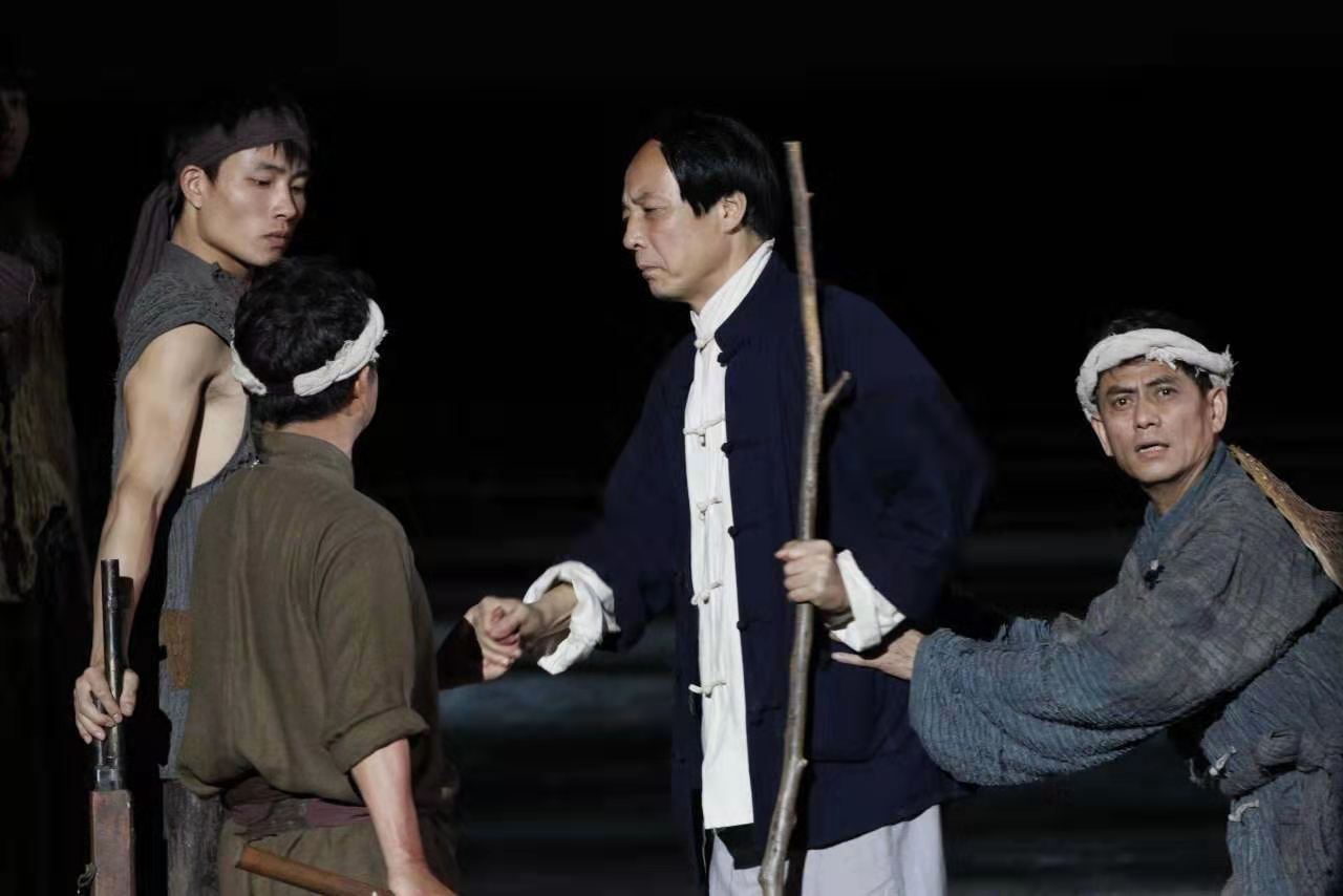 红色文化宣传传承人李宁走进社区讲党史故事备受欢迎