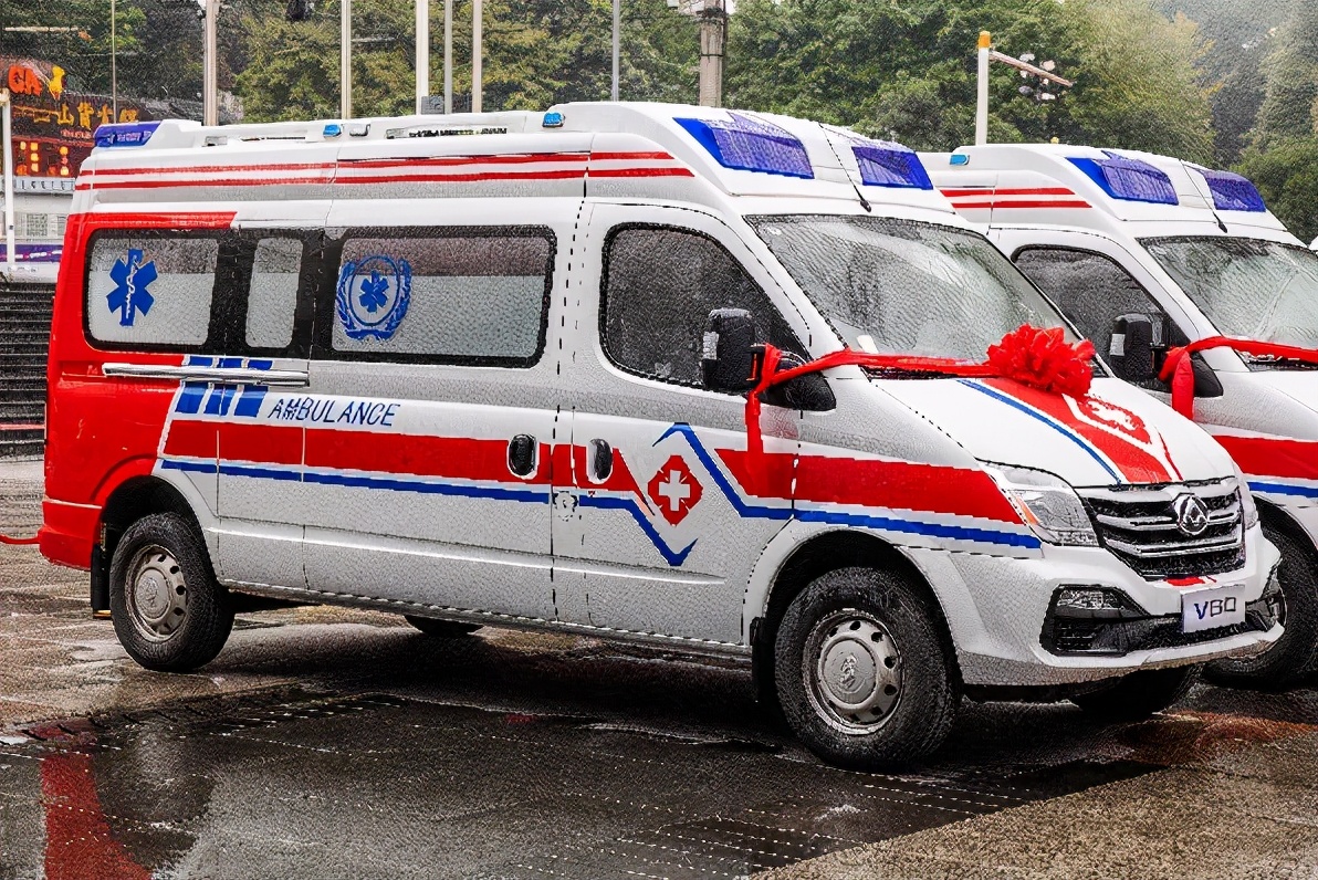 20台V80转运型医疗救护车，奔赴青海高原