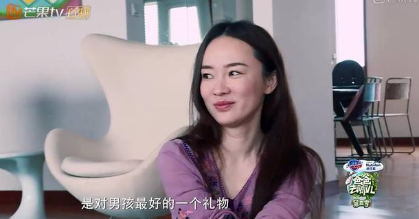 嗯哼4歲沒上學，霍思燕卻屢獲稱讚：晚上一年學，有什麼好處？