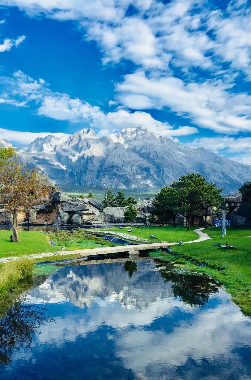 Coming to Lugu Lake will make people wonder if they are willing to forget the time and forget themselves in their dreams