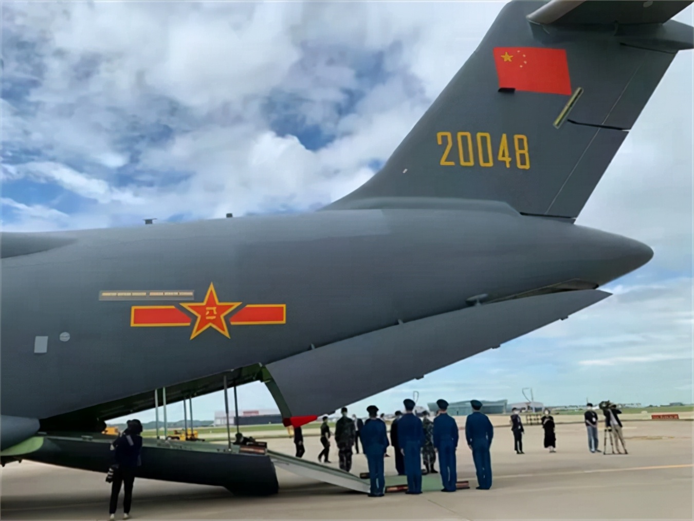 �վ�������ʿ�Ź�Ϊ��û�ü�20�����������濼�ǣ���Ը��̼�����