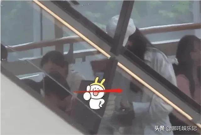 赵丽颖带儿子逛商场！想想正面首度曝光 母子各种小互动好有爱