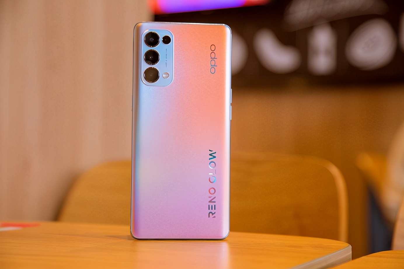 OPPOReno5因有这2大亮点，获一月份全国销量第二名殊荣