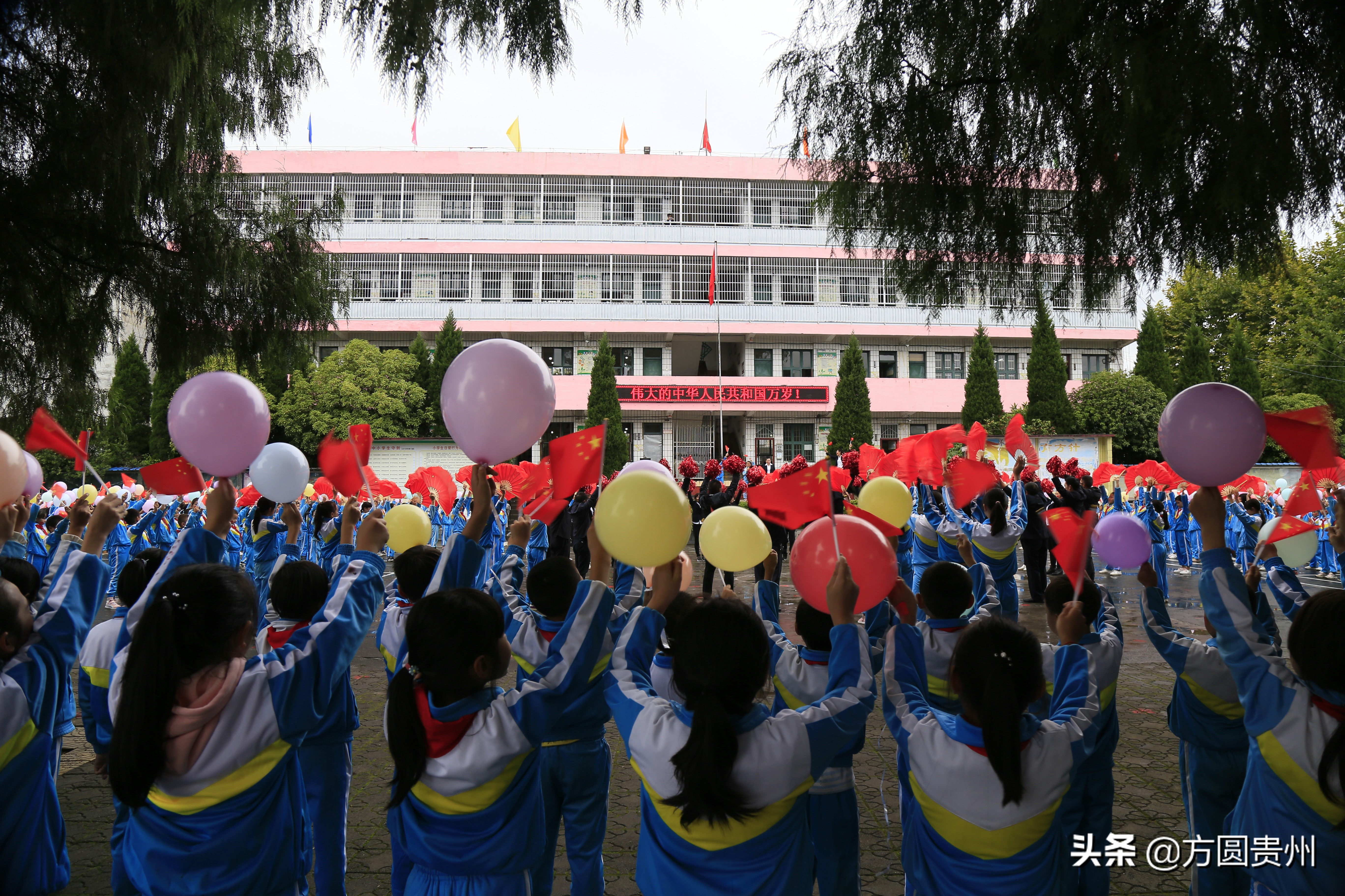 喜迎国庆！独山县上道小学师生歌唱《我和我的祖国》向祖国献礼