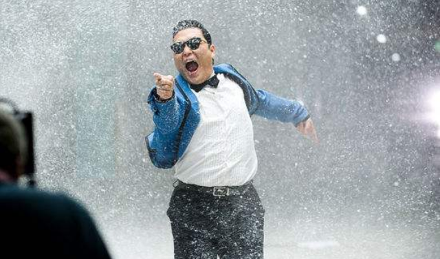 还记得跳“骑马舞”的鸟叔吗？从火遍全球到销