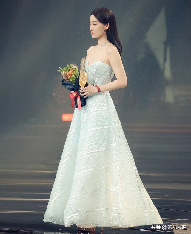 张小斐爆红，各路明星大咖主动搭话，杨幂直接