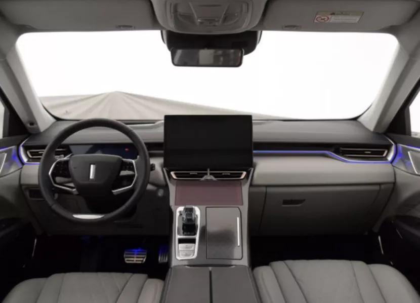 奥迪Q9路试谍照曝光；路虎将推出更大号的卫士