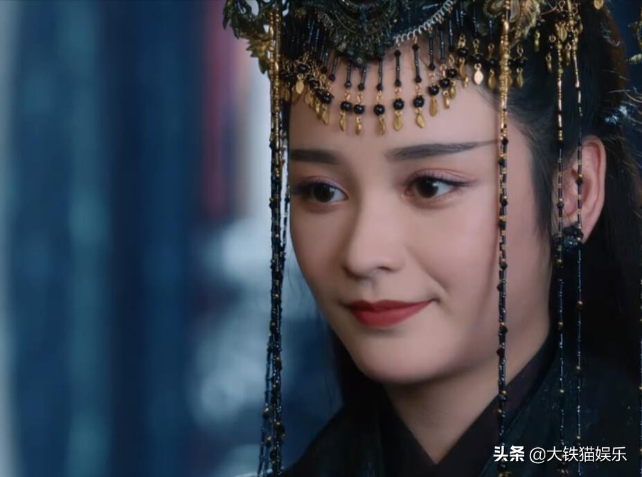 同一部剧中，当女配和女主造型一样，就很考验