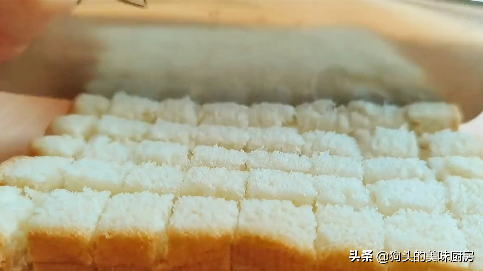 想吃披薩不用出去買，在家就能做，不和麵不揉麵，十分鐘就出鍋