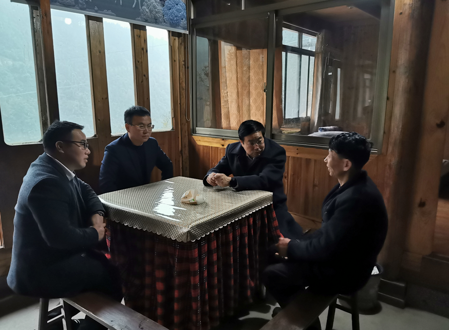 张干太以“四不两直”方式赴溆浦督导脱贫攻坚
