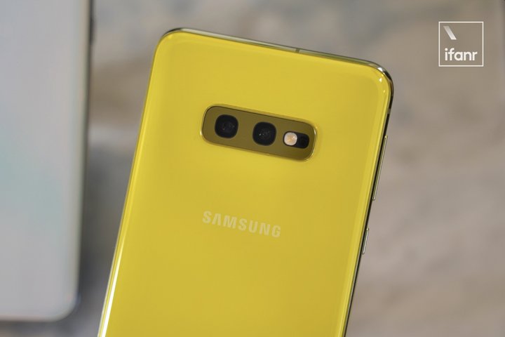 三星 Galaxy S10 首发体验：标杆旗舰有两种，三星属于后一种