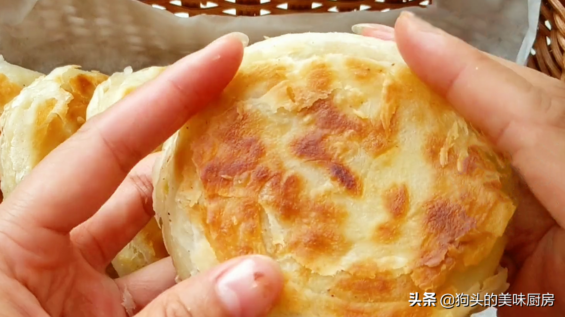外面賣4元一個的鮮肉餅，一口鍋就能做，十塊做好幾個，先收藏了