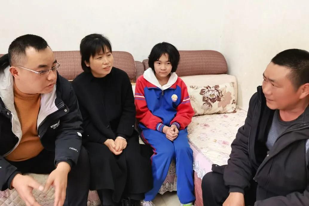 老师，您笑起来真好看——记双流区金桥小学“三八”妇女节活动