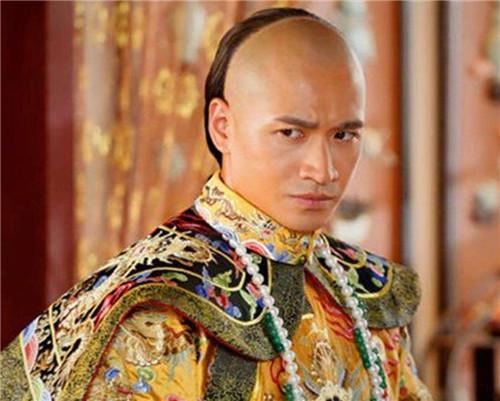 他是康熙最聪明的一个儿子，拥有兵权却不参与