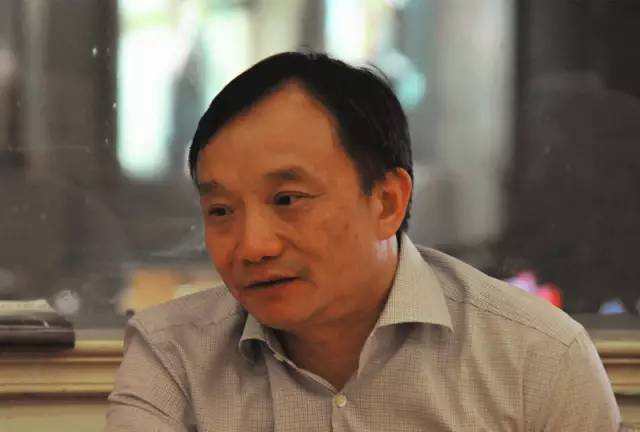 这个温州商人，卖眼镜起家，身价330亿，却从不接受采访，为啥