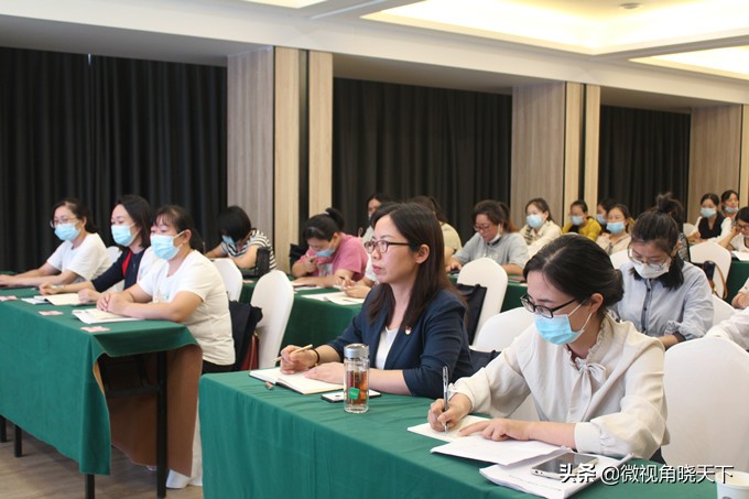 河南省党史专家廖家宽为信阳市浉河区全区妇女干部宣讲党史 