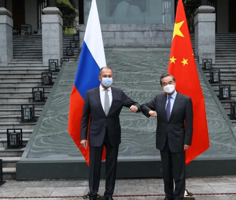 �й����������������Ӧ��ս�Է�����ʽ��ʼ����������ѹ������