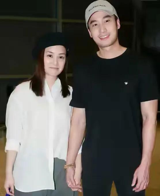 阿娇与赖弘国离婚：果然不对称的假恩爱骗得了