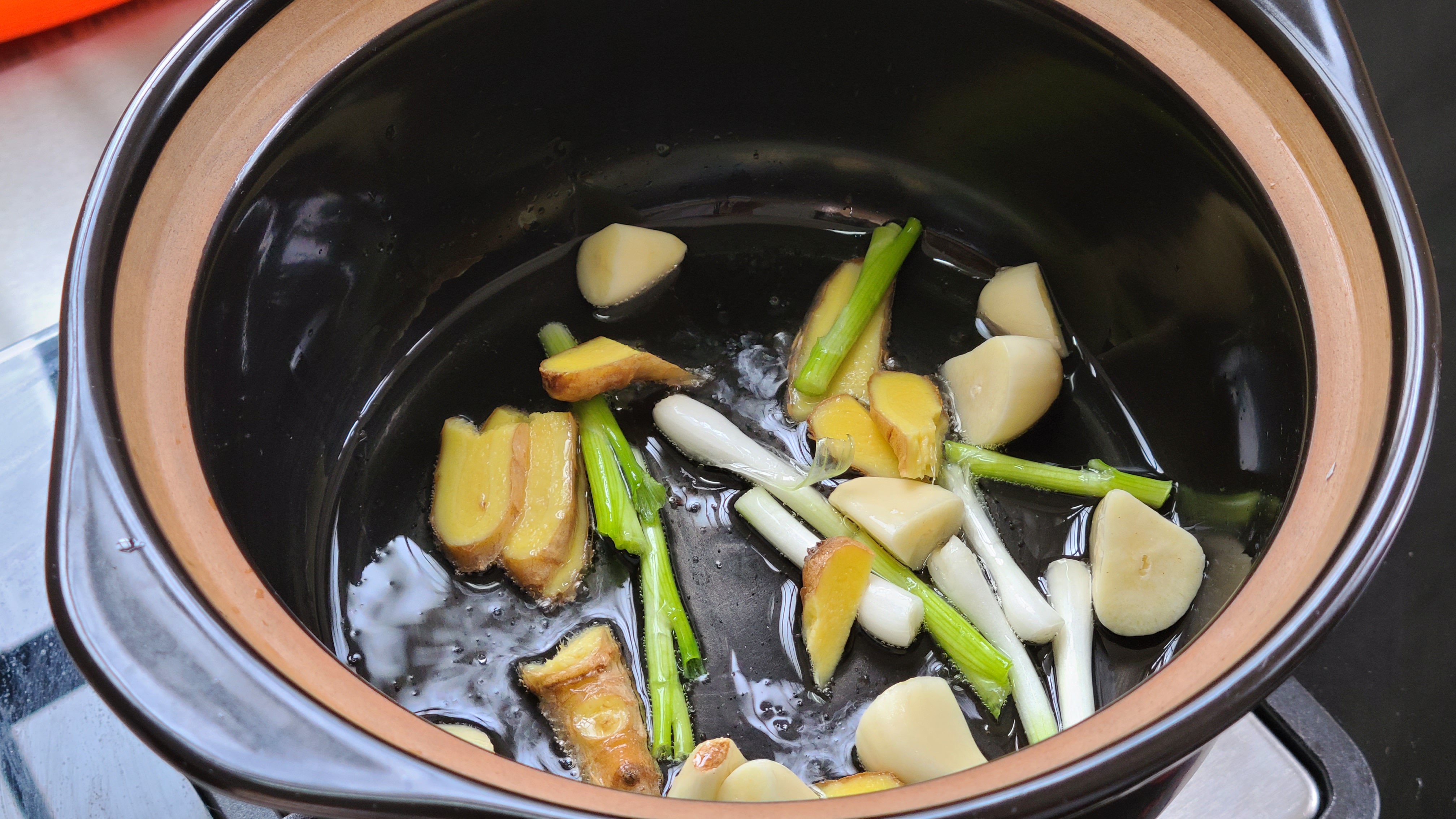 豉油鸡，广东人经常吃的一道美食，简单好吃香味浓，值得一吃